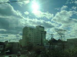 クインテッサホテル伊勢志摩 建物 特急しまかぜの車窓から撮影