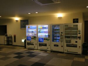 クインテッサホテル伊勢志摩 2階 自動販売機と電子レンジ