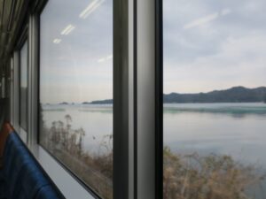 JR参宮線 鳥羽－池の浦シーサイド 車窓から鳥羽湾が見えます
