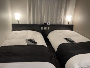 アパホテル＆リゾート 東京ベイ幕張 ウェストウィング ツインルーム ベッド
