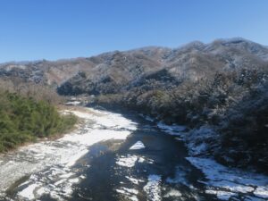 秩父鉄道線 車窓から見える荒川 今日は雪深い日でした