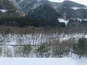 JR秋田新幹線 車窓 田沢湖付近 段々山深くなってきました