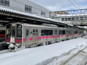 JR奥羽本線 701系 秋田駅にて