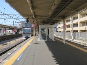 JR成田線 佐倉駅 1番線・2番線 1番線は総武本線で八街・成東・銚子方面に行く列車が発車します 2番線は成田線で主に成田・佐原・銚子方面に行く列車が発着します