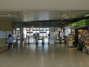JR総武本線 佐倉駅 改札口 交通系ICカード対応の自動改札機が並びます