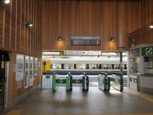 JR総武本線 銚子駅 改札口 交通系ICカード対応の自動改札機が並びます