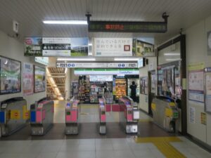 京成電鉄本線 京成佐倉駅 改札口 ICカード対応の自動改札機が並びます