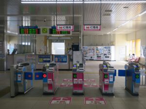 北総鉄道 白井駅 改札口 ICカード対応の自動改札機が並びます