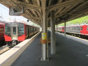しなの鉄道線 戸倉駅 2番線・3番線 主に上田・小諸・軽井沢方面に行く列車が発着します