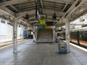 JR篠ノ井線 長野駅 6番線・7番線 主に篠ノ井線で松本・塩尻・名古屋方面に行く特急しなのが発着します