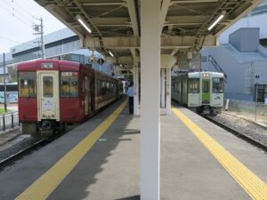 JR飯山線 飯山駅 1番線・2番線 1番線は主に長野方面に行く列車が発着します 2番線は主に越後川口方面に行く列車が発着します