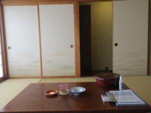 野沢温泉ホテル 和室10畳 バス・トイレなし 奥から玄関方向を撮影