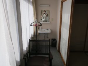 野沢温泉ホテル 和室10畳 バス・トイレなし 窓際 洗面台があります