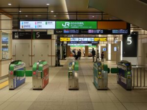 JR上越新幹線 新潟駅 新幹線乗り換え改札口 Suica・PASMOなどの交通系ICカード対応の自動改札機が並びます