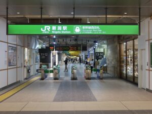 JR上越新幹線 新潟駅 新幹線西改札口 Suica・PASMOなどの交通系ICカード対応の自動改札機が並びます