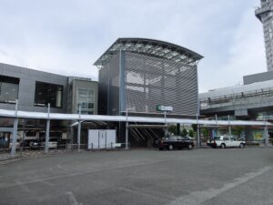 JR身延線 甲府駅 北口 駅舎とバスターミナル、タクシー乗り場