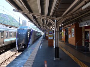 JR中央東線 大月駅 3番線 主に甲府・上諏訪・塩尻・松本方面に行く列車が発着します