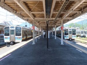 JR中央東線 大月駅 4番線・5番線 主に八王子・新宿方面に行く列車が発着します