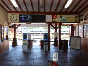 富士山麓電気鉄道 富士急行線 河口湖駅 改札口 交通系ICカードリーダーが設置されています