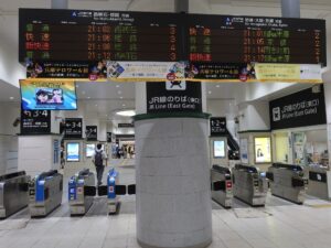 JR神戸線 三ノ宮駅 東口 改札口 ICOCA・Suica・PASMOなどの交通系ICカード対応の自動改札機が並びます