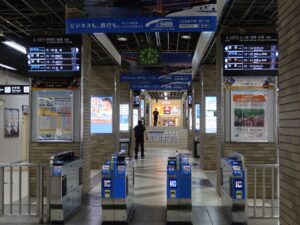 JR山陽本線 明石駅 改札口 ICOCA・Suica・PASMO対応の自動改札機が並びます