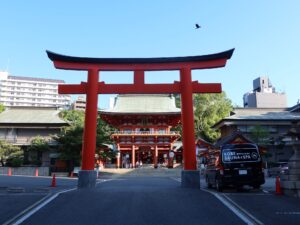 生田神社 楼門の手前の大鳥居