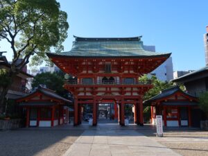 生田神社 楼門 拝殿からイクタロード方向を撮影