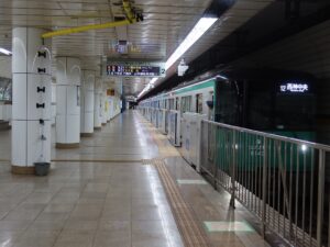 神戸市営地下鉄西神・山手線 三宮駅 2番線 主に名谷・精神中央方面に行く列車が発着します