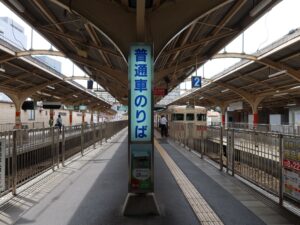 山陽電鉄本線 姫路駅 2番線 主に東二見・明石・須磨・高速神戸・三宮方面に行く各駅停車が発着します