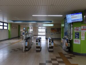 山陽電鉄本線 舞子公園駅 改札口 PiTaPa・Suica・PASMOなどの交通系ICカード対応の自動改札機が並びます
