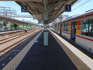 山陽電鉄本線 霞ヶ丘駅 1番線・2番線 主に明石・東二見・姫路方面に行く列車が発着します