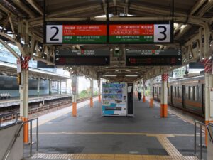 JR東海道線 熱海駅 2番線・3番線 主に三島・沼津・静岡方面に行く列車が発着します