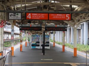 JR東海道線 熱海駅 4番線・5番線 主に小田原・横浜・品川・東京方面に行く列車が発着します