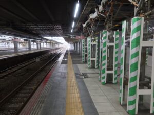 JR山陽本線 広島駅 1番線 主に山陽本線で宮島口・岩国方面に行く列車が発着します