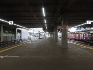 JR芸備線 広島駅 7番線・8番線・9番線 主に山陽本線で西条・三原方面に行く列車と、呉線で呉・広方面に行く列車と、芸備線で下深川・三次方面に行く列車が発着します
