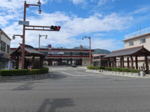 JR山陽本線 宮島口駅 駅舎と駅前ロータリー