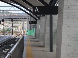 広島電鉄 広電宮島口駅 Aホーム 西広島・広島市内方面に行く列車が発着します