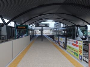 広島電鉄 広電宮島口駅 D・Eホーム 西広島・広島市内方面に行く列車が発着します