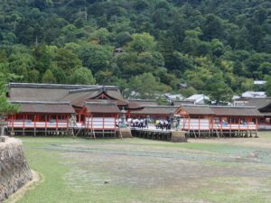 宮島 厳島神社 拝殿を陸から見る