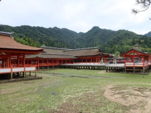 宮島 厳島神社 本殿と平舞台