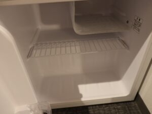 ドーミーイン広島ANNEX ダブルルーム 冷蔵庫の中は空です