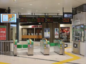 JR東北新幹線 宇都宮駅 新幹線乗り換え改札口 Suica・PASMOなどの交通系ICカード対応の自動改札機が並びます