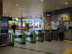 JR東北本線 宇都宮駅 在来線改札口 Suica・PASMOなどの交通系ICカード対応の自動改札機が並びます