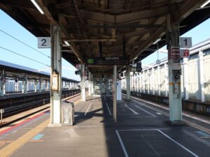 JR因美線 鳥取駅 1番線・2番線 主に山陰本線で浜坂方面行きと因美線で郡家・智頭方面、若桜鉄道、智頭急行方面に行く列車が発着します