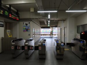 JR米子駅 仮設改札口 ICOCA・Suica・PASMOに対応する自動改札機が並びます