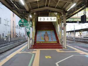 JR境線 米子駅 0番線・1番線 東階段 階段はねずみ男です