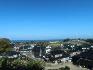鳥取－米子 特急スーパーおきからの車窓 わずかですが日本海が見えます