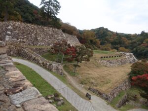 久松公園 鳥取城跡 菱櫓跡から巻石垣を見る