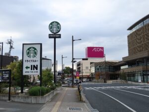 鳥取 国道53号線 スターバックスとイオン、鳥取市役所があります