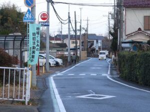 国道17号線 熊谷バイパス 上之交差点付近 奥に龍渕寺前バス停が見えます